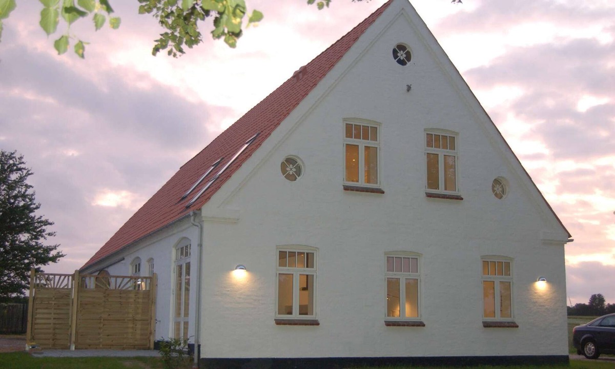 Grasten Apartment | Holiday Home with Sea View