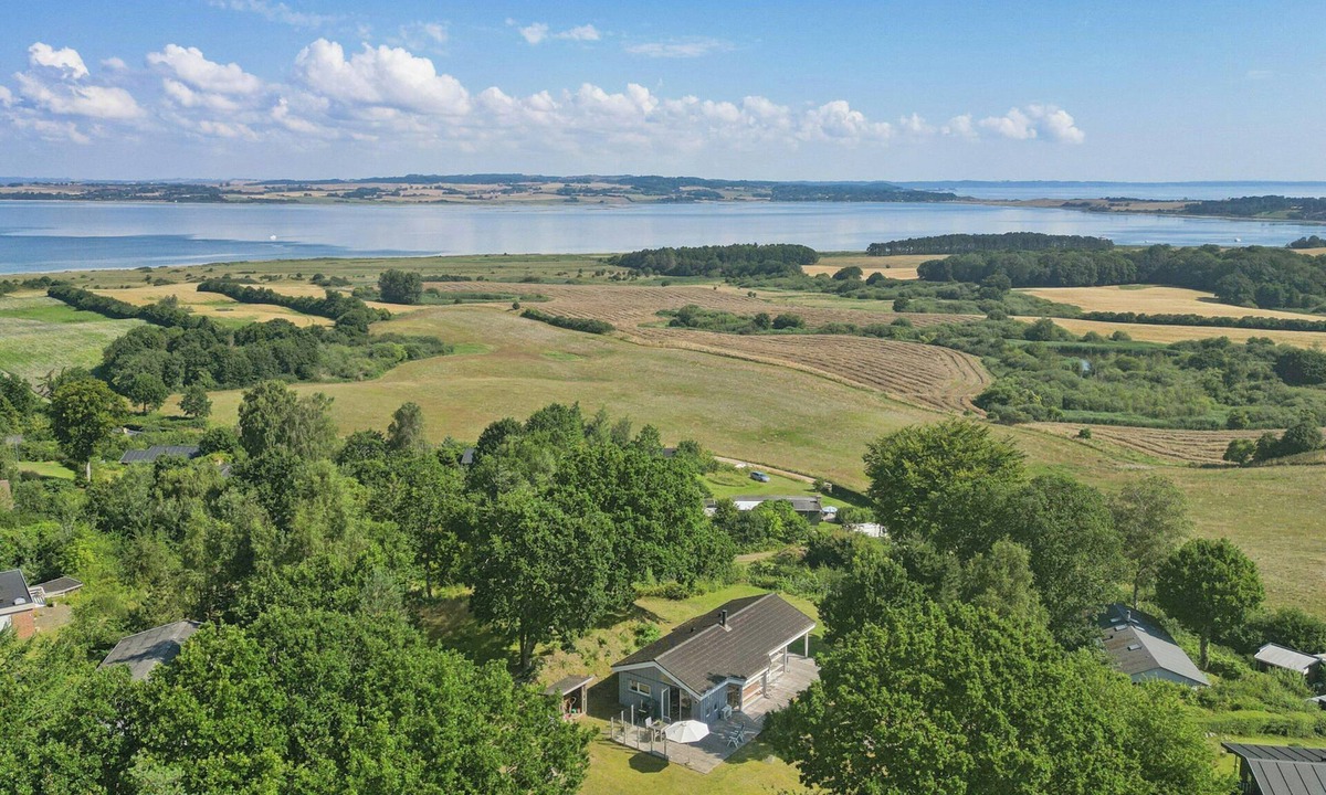 Fejrup House | Holiday home with sea view on Helgenæs