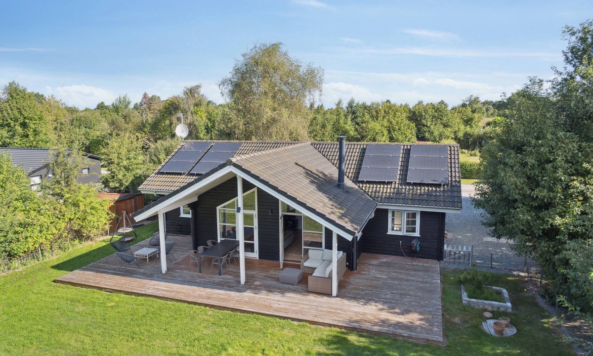 Kramnitse House | Holiday home with spa near beach and nature