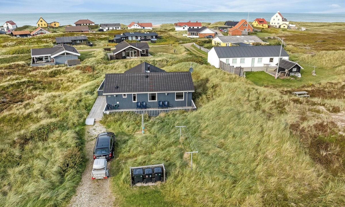 Frostrup House | Holiday home with spa and sauna, just 200 meters from the North Sea.