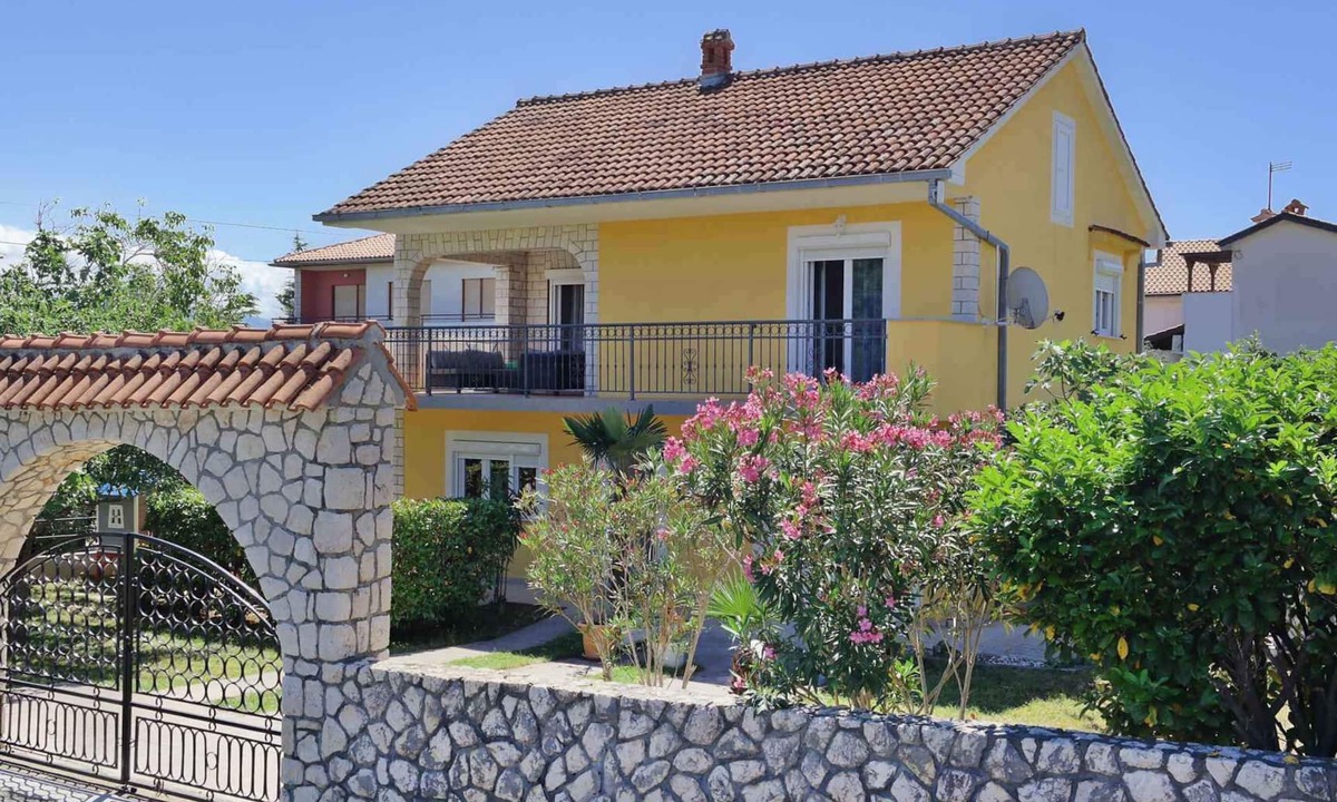 Silo House | Holiday home with swimming pool and barbecue