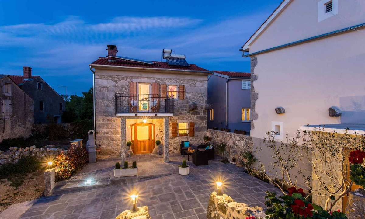 Milohnici House | Holiday home with terrace and barbecue