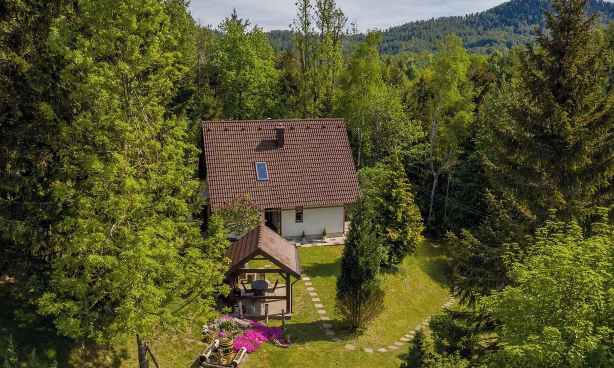 Lokve House | Holiday home with terrace and large garden