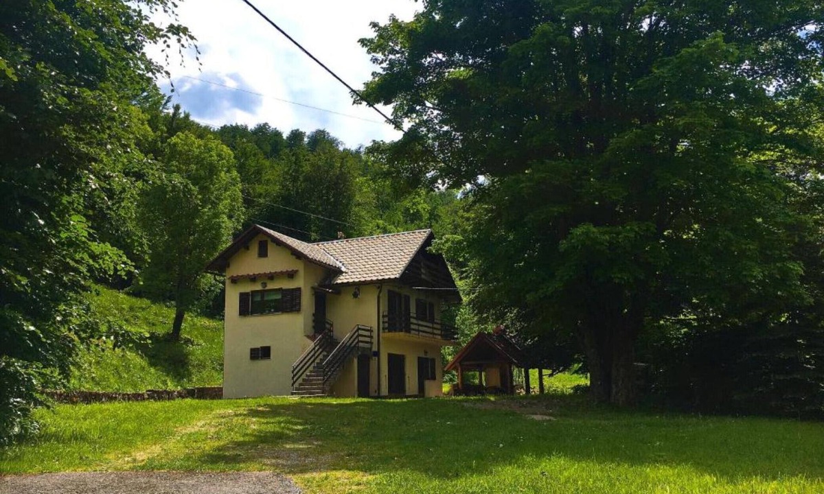 Karlobag House | Holiday Home with Three Bedrooms and Garden