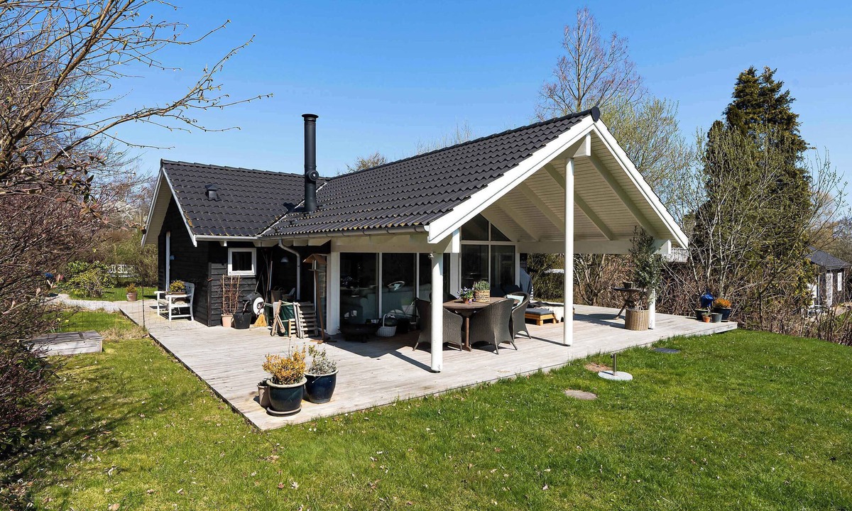 Vejby House | Holiday home within walking distance to the water
