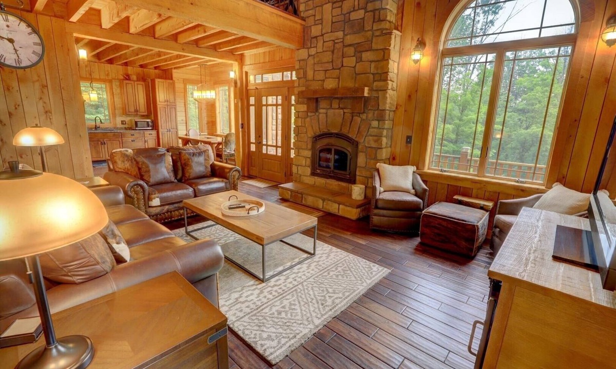 Ellicottville Ski Chalet | Holiday House 4 Bedroom Chalet by RedAwning