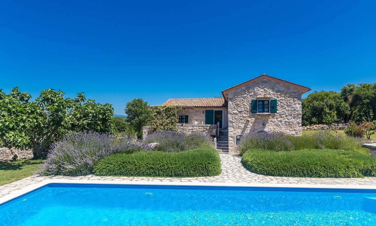 Malinska-Dubasnica House | Holiday house DAJANA with mediterranean garden