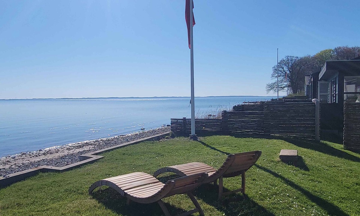 Svendborg House | Holiday house directly on the beach - sea view