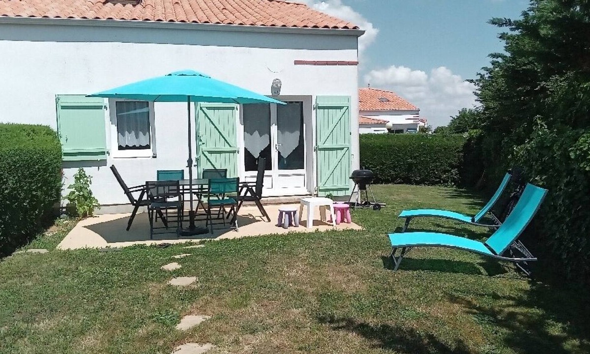 Grues House | holiday house with communal pool