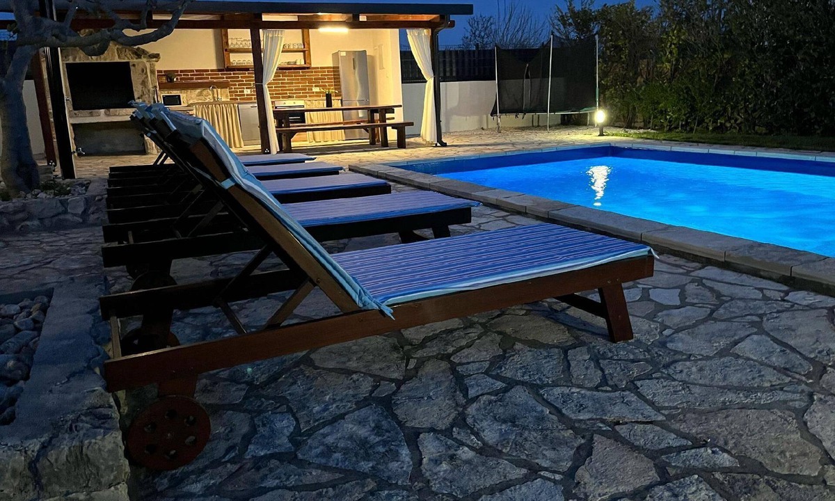 Posedarje House | Holiday House in Posedarje with Large Garden