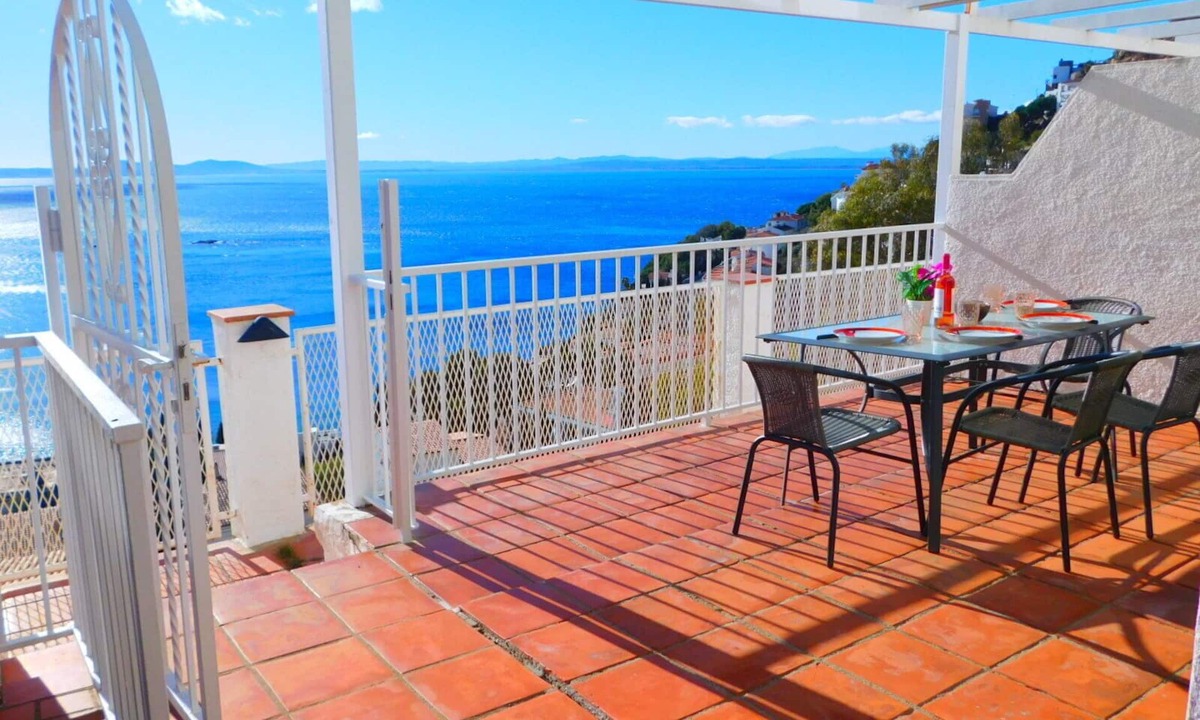 Almadraba-Canyelles Villa | Holiday house in Roses 5 minutes walk from the beach of Canyelles, Roses