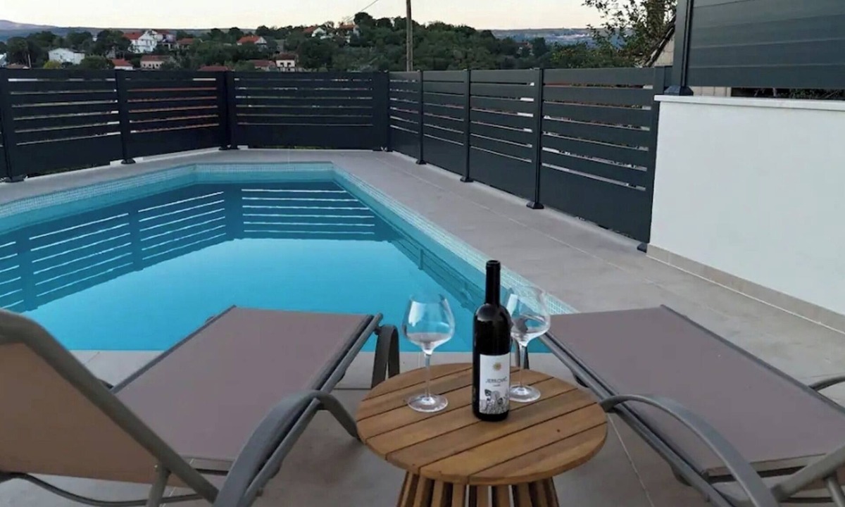 Zmijavci House | Holiday house Klara with heated pool