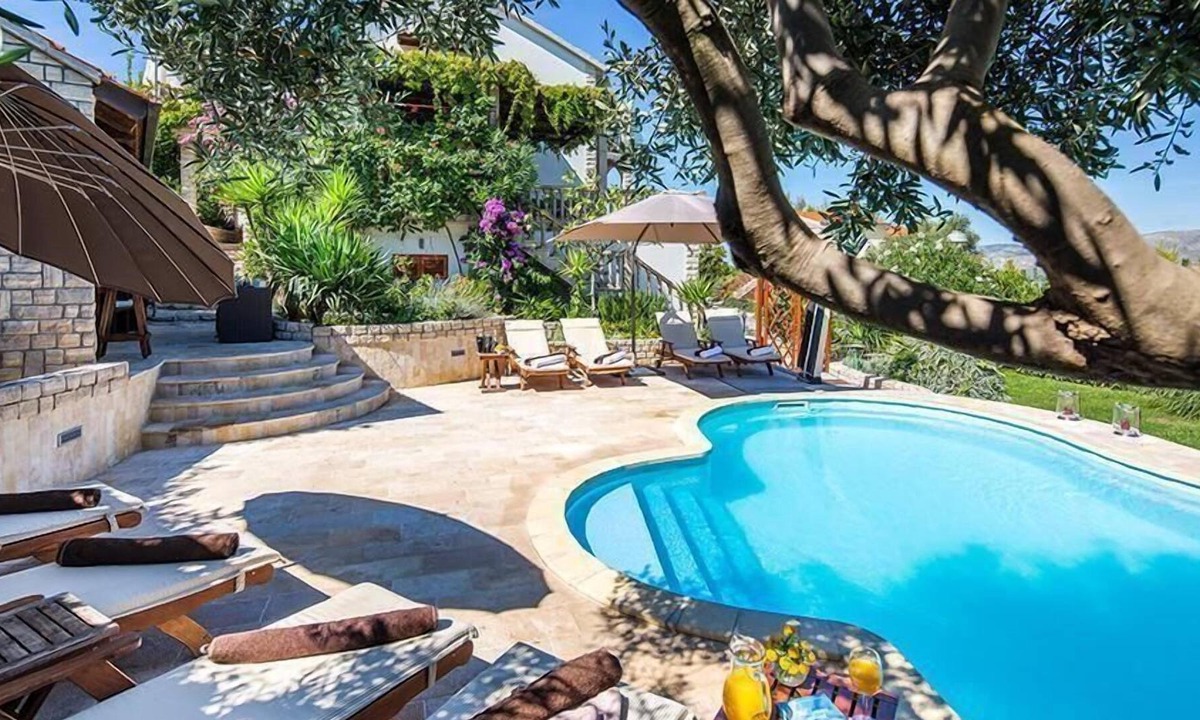 Businci House | Holiday house Trogir for 1 - 16 persons with 8 bedrooms - Row house