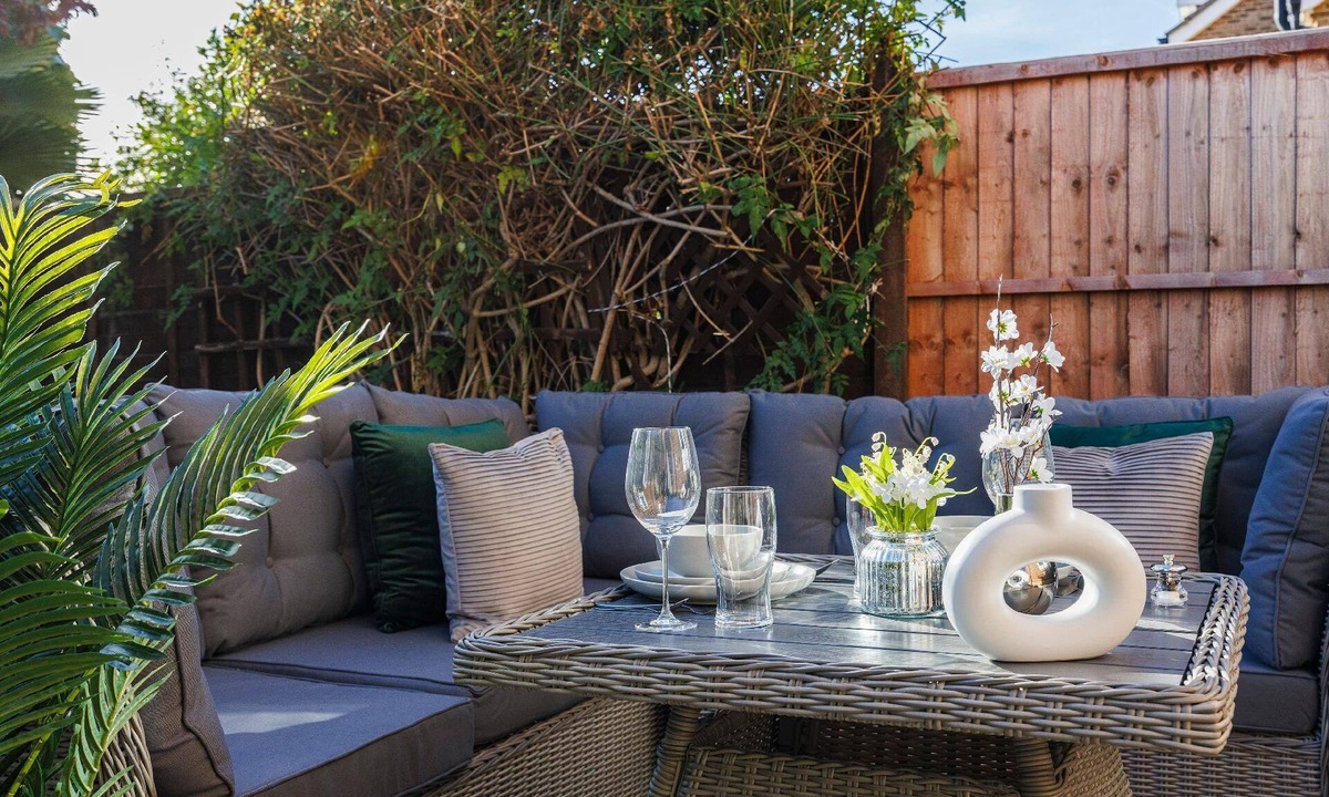 Brunel House | Holiday house Uxbridge for 1 - 9 persons with 4 bedrooms - Row house