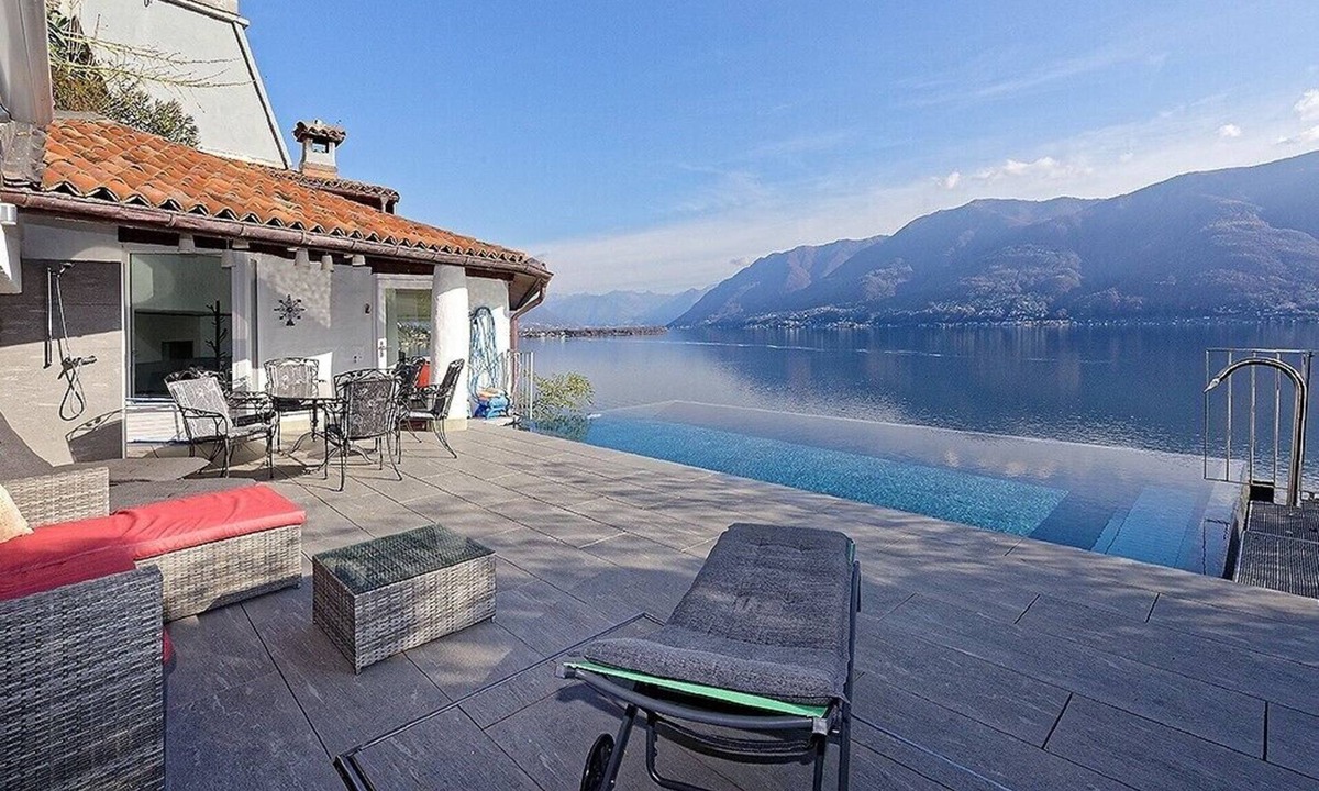 Porto Ronco House | Holiday house with 180° panoramic view, heated, private infinity pool and terrac