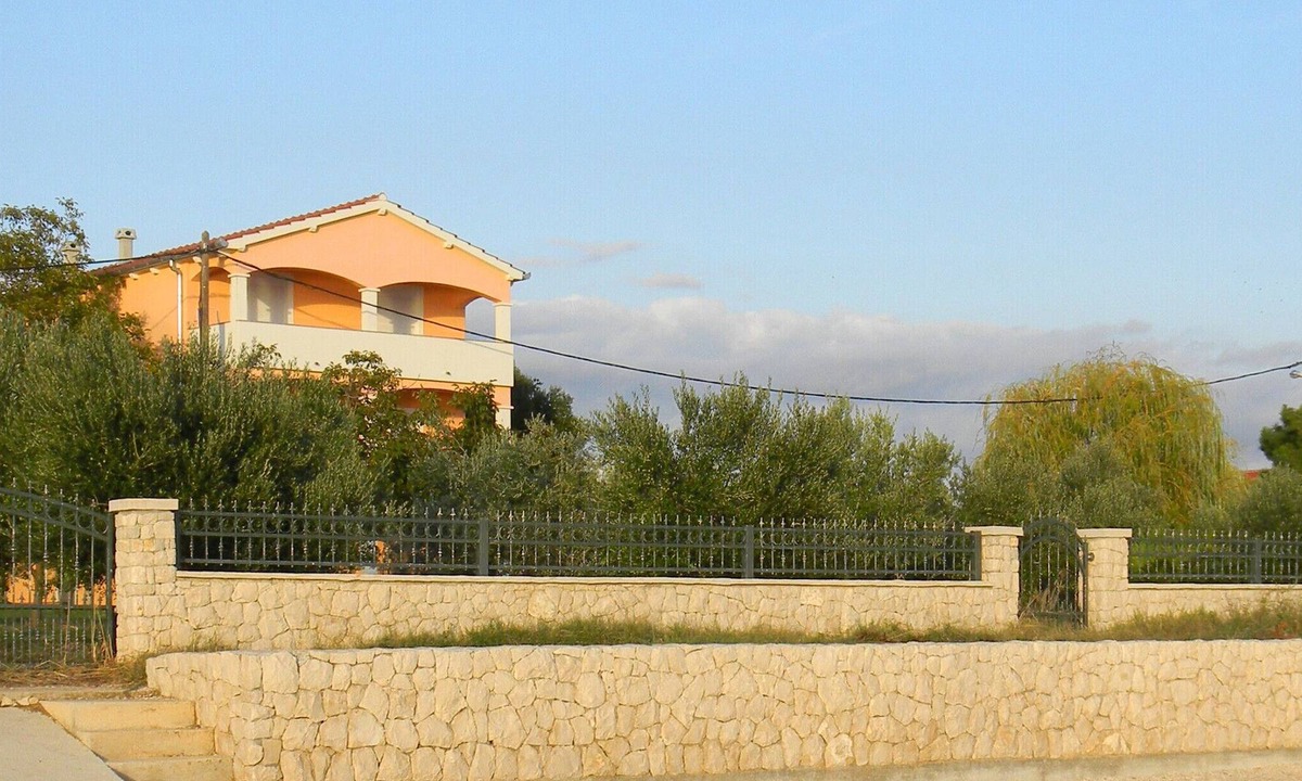 Bibinje Villa | Holiday house with large garden on the beach