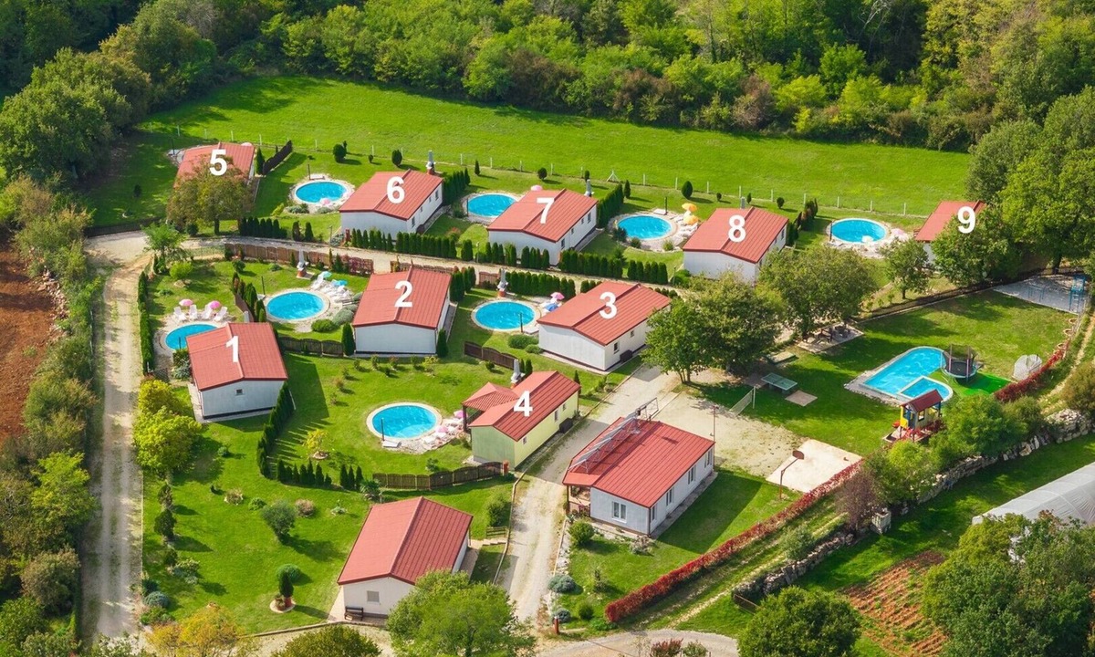 Tinjan House | Holiday house with private pool No.2 in holiday park Jelovci