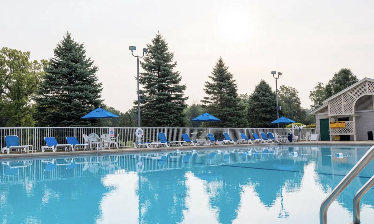 Sheridan Condo | Holiday Inn Club Fox River Resort 2br ~ Friday check-in