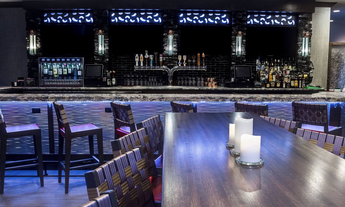 Lincoln Hotel | Holiday Inn Coralville Iowa City by IHG