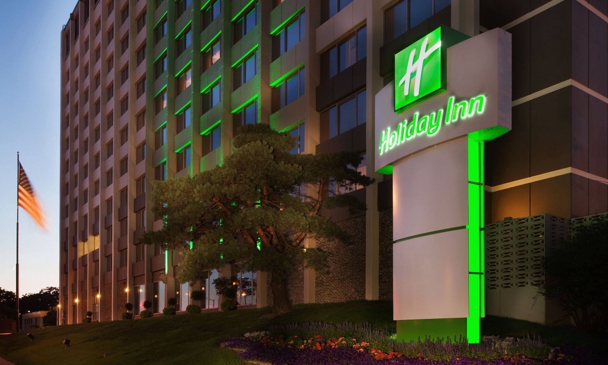 Downtown Des Moines Hotel | Holiday Inn Downtown - Mercy Area by IHG