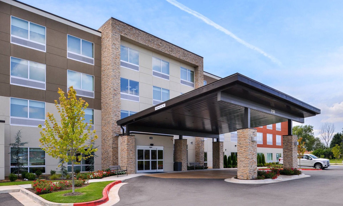 Siloam Springs Hotel | Holiday Inn Express & Suites Siloam Springs by IHG
