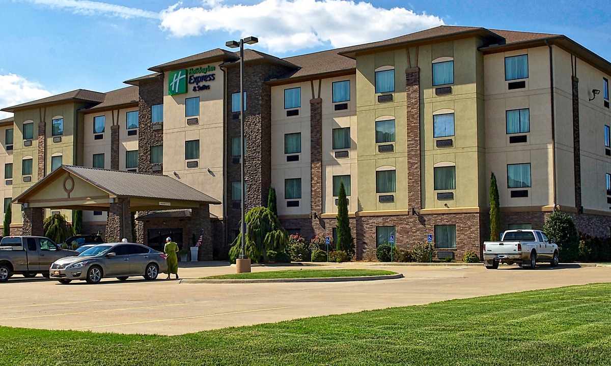 Heber Springs Hotel | Holiday Inn Express and Suites Heber Springs, an IHG Hotel