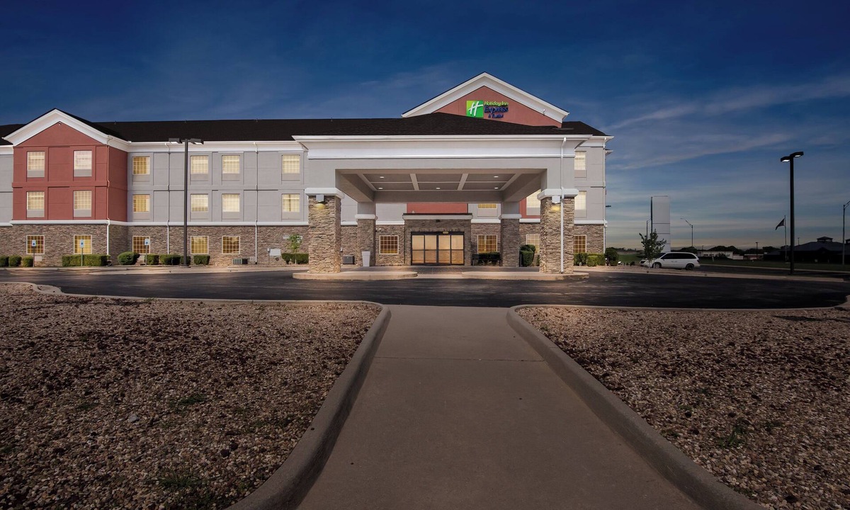Ada Hotel | Holiday Inn Express Ada by IHG