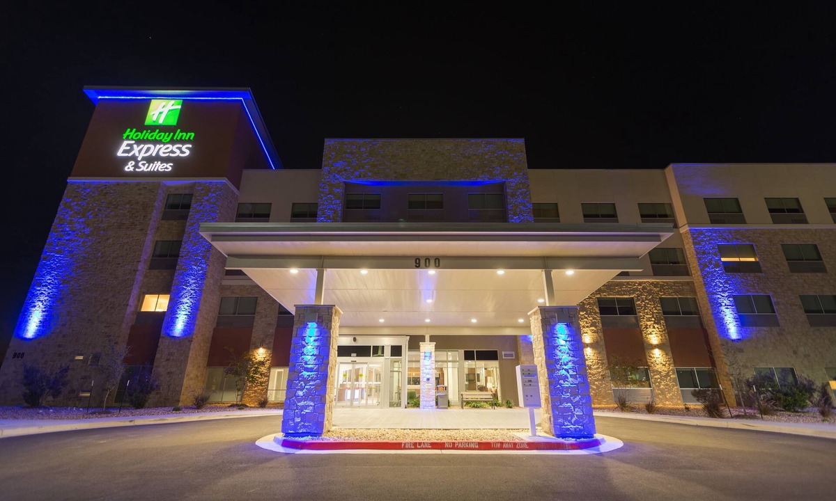 San Marcos Hotel | Holiday Inn Express and Suites San Marcos South by IHG