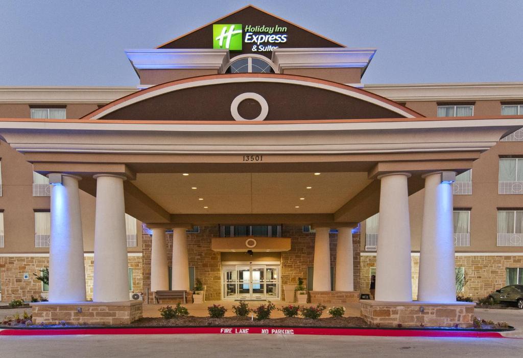 Roanoke Hotel | Holiday Inn Express and Suites Forth Worth North - Northlake