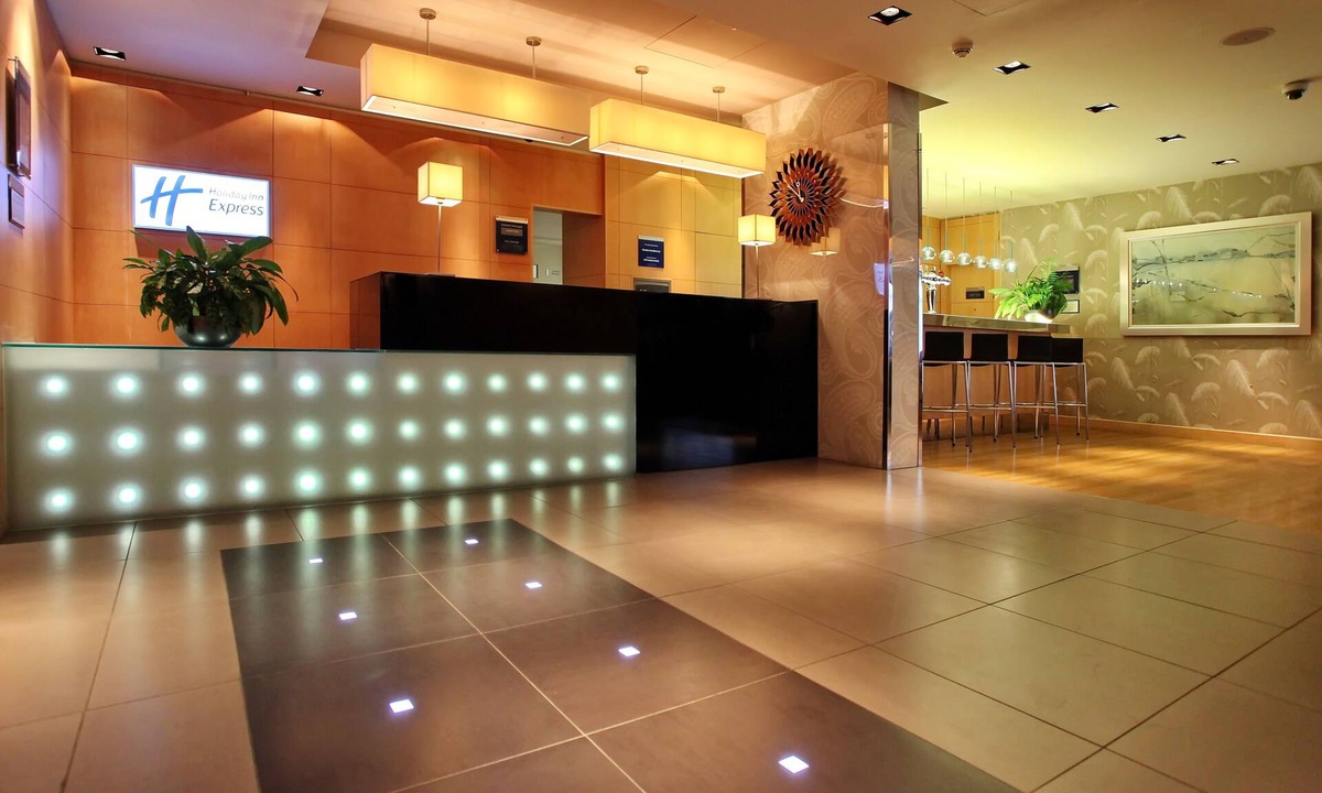 Redditch Hotel | Holiday Inn Express Birmingham Redditch by IHG