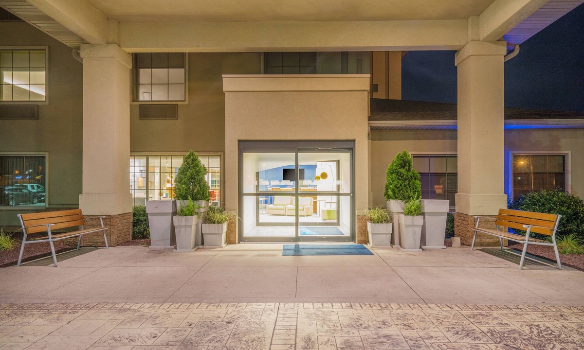 Buckhorn Hotel | Holiday Inn Express Bloomsburg by IHG