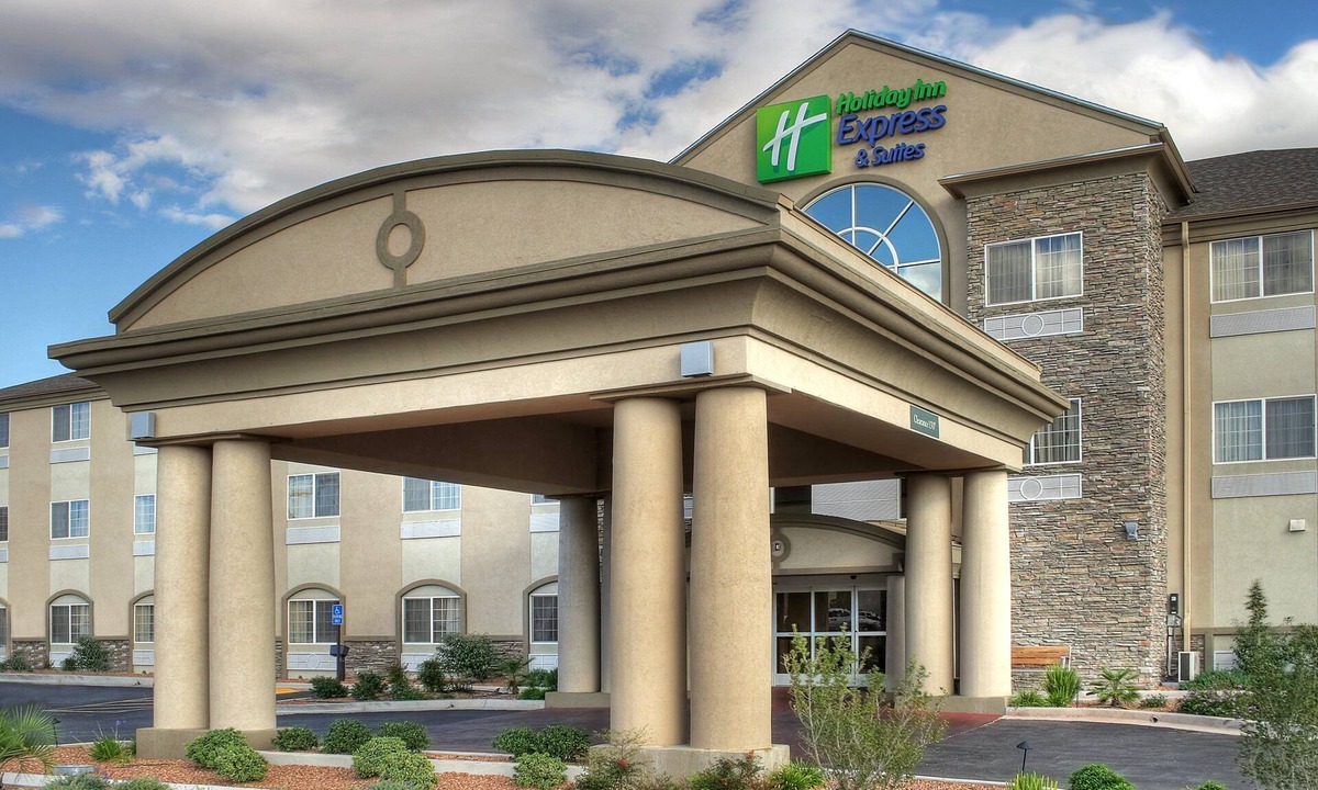 Carlsbad Hotel | Holiday Inn Express Carlsbad by IHG