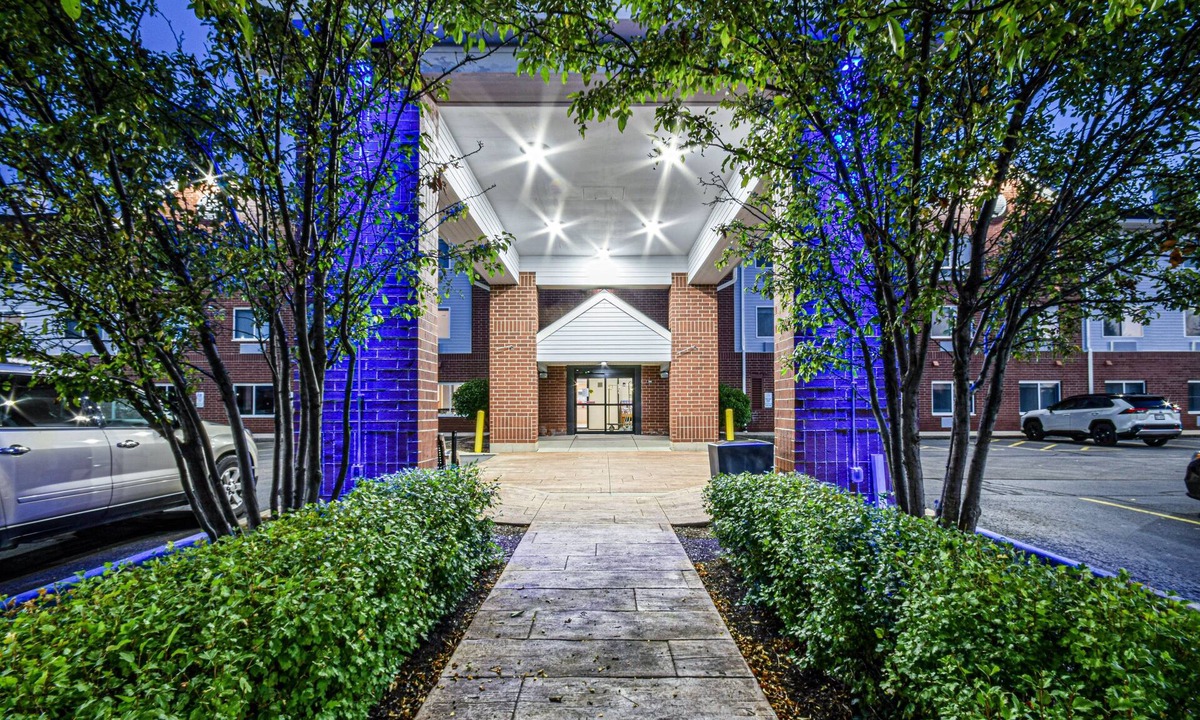 Vernon Hills Hotel | Holiday Inn Express Chicago NW - Vernon Hills by IHG