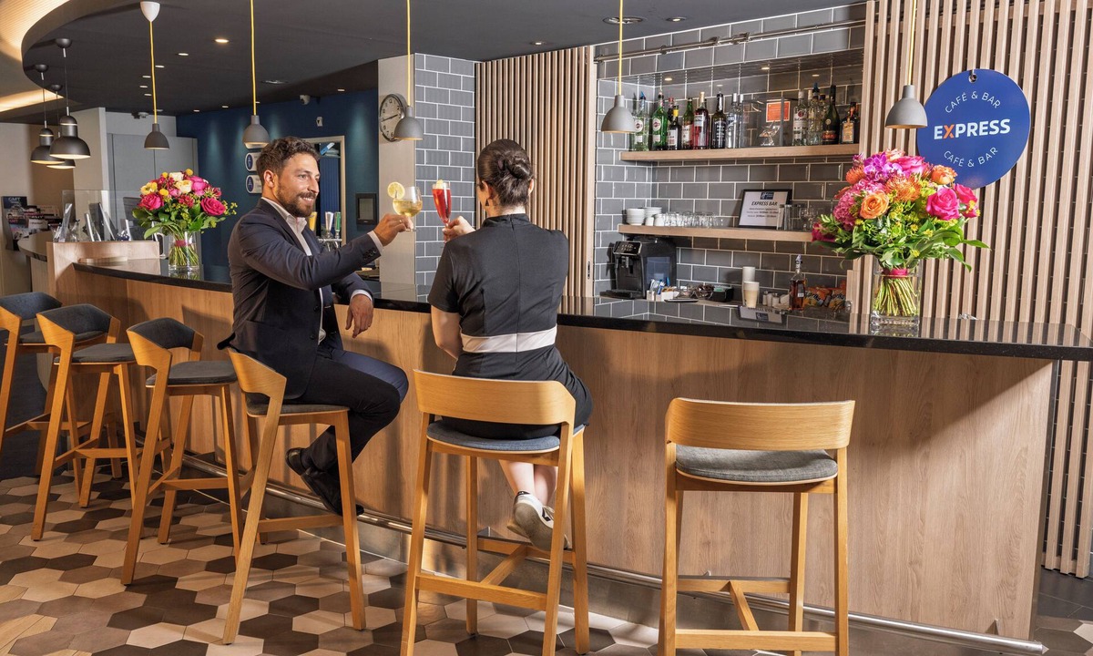 Cointrin Hotel | Holiday Inn Express Geneva Airport by IHG