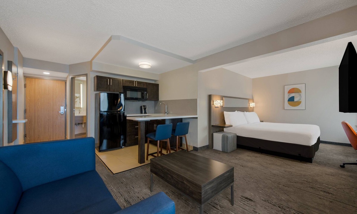Coliseum Central Hotel | Holiday Inn Express Hampton - Coliseum Central by IHG