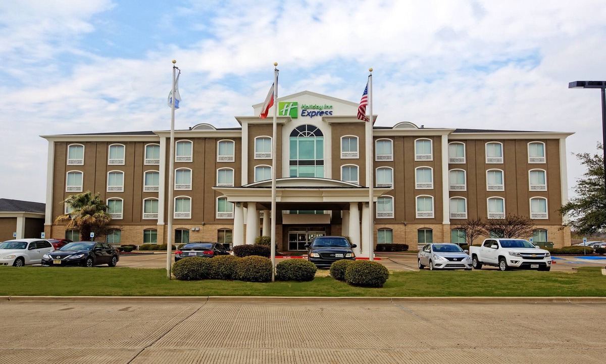 Corsicana Hotel | Holiday Inn Express Hotel & Suites Corsicana by IHG