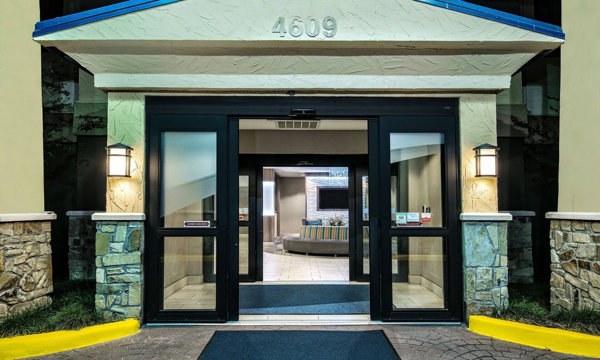 Fort Worth Hotel | Holiday Inn Express Hotel & Suites Fort Worth Southwest I-20 by IHG