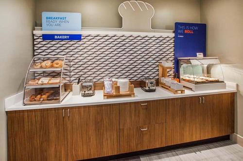 Mount Airy Hotel | Holiday Inn Express Hotel & Suites Mount Airy by IHG
