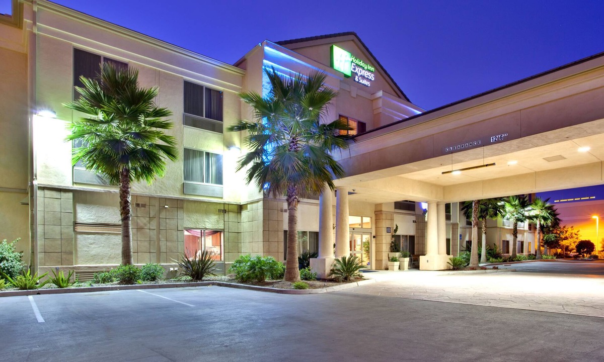 Otay Mesa Hotel | Holiday Inn Express Hotel & Suites San Diego Otay Mesa by IHG