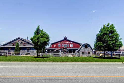 Township of Woolwich Hotel | Holiday Inn Express Hotel & Suites Waterloo - St. Jacobs Area by IHG