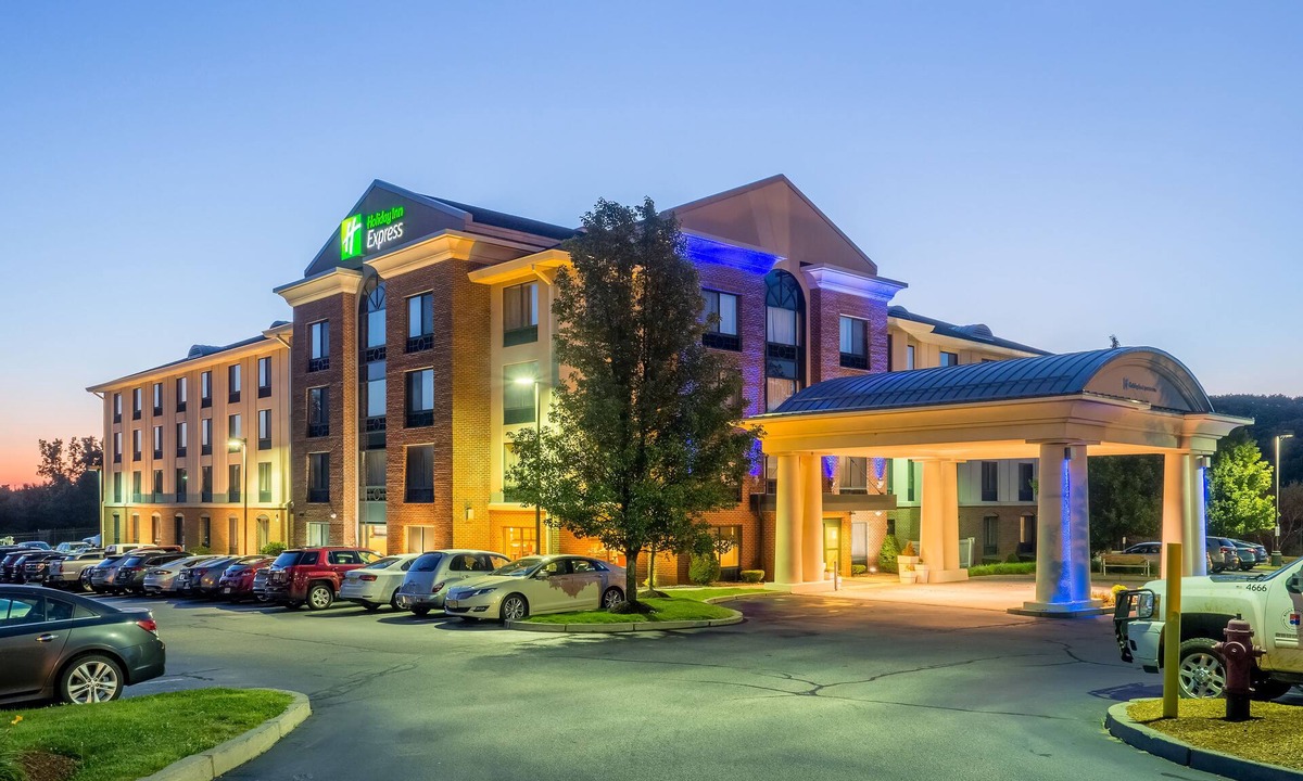 Auburn Hotel | Holiday Inn Express Hotel & Suites Auburn by IHG