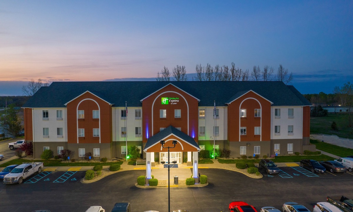 Bedford Hotel | Holiday Inn Express Hotel & Suites Bedford by IHG