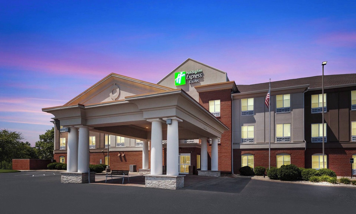 Champaign Hotel | Holiday Inn Express Hotel & Suites Urbana-Champaign by IHG