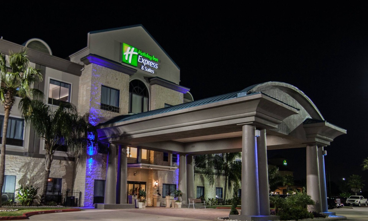 Alvin Hotel | Holiday Inn Express Hotel & Suites Houston-Alvin by IHG