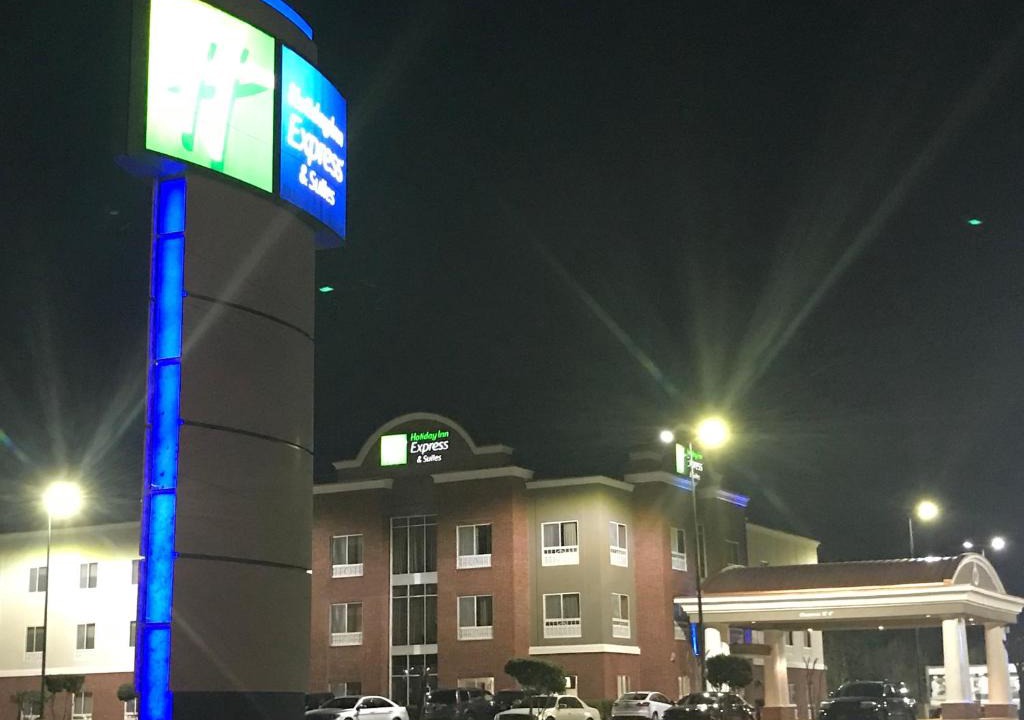 Canton Hotel | Holiday Inn Express Hotel & Suites Canton by IHG