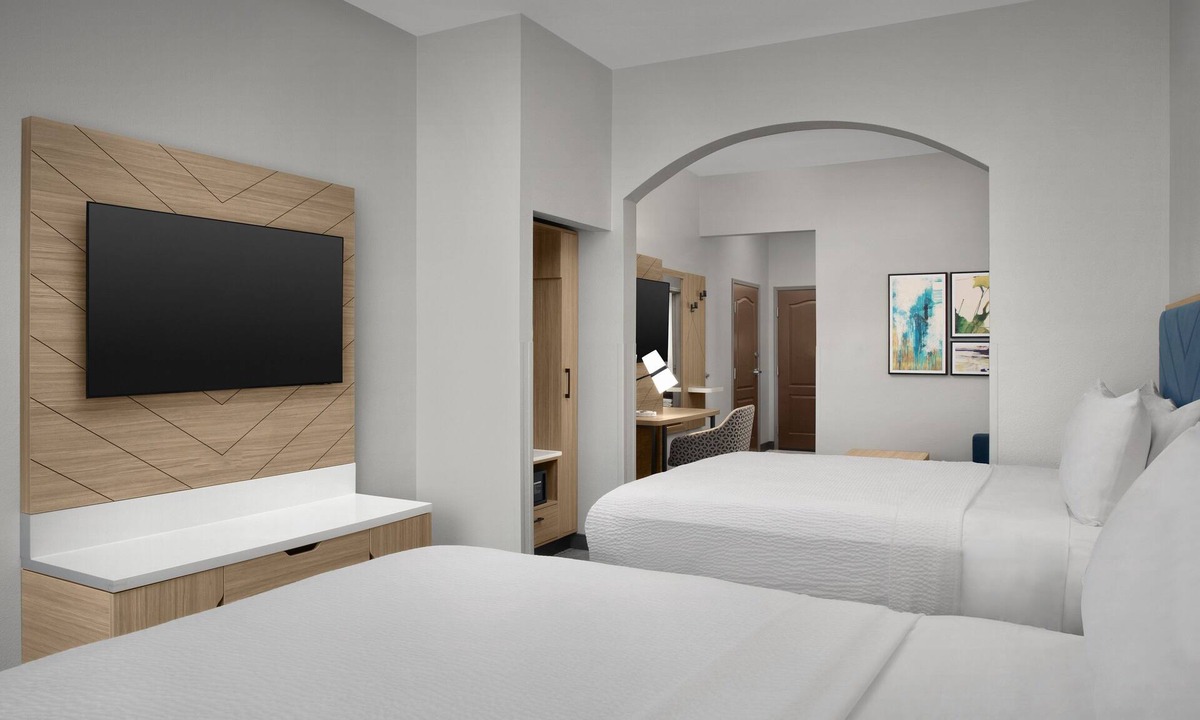 Hurst Hotel | Holiday Inn Express Hotel & Suites DFW West - Hurst by IHG