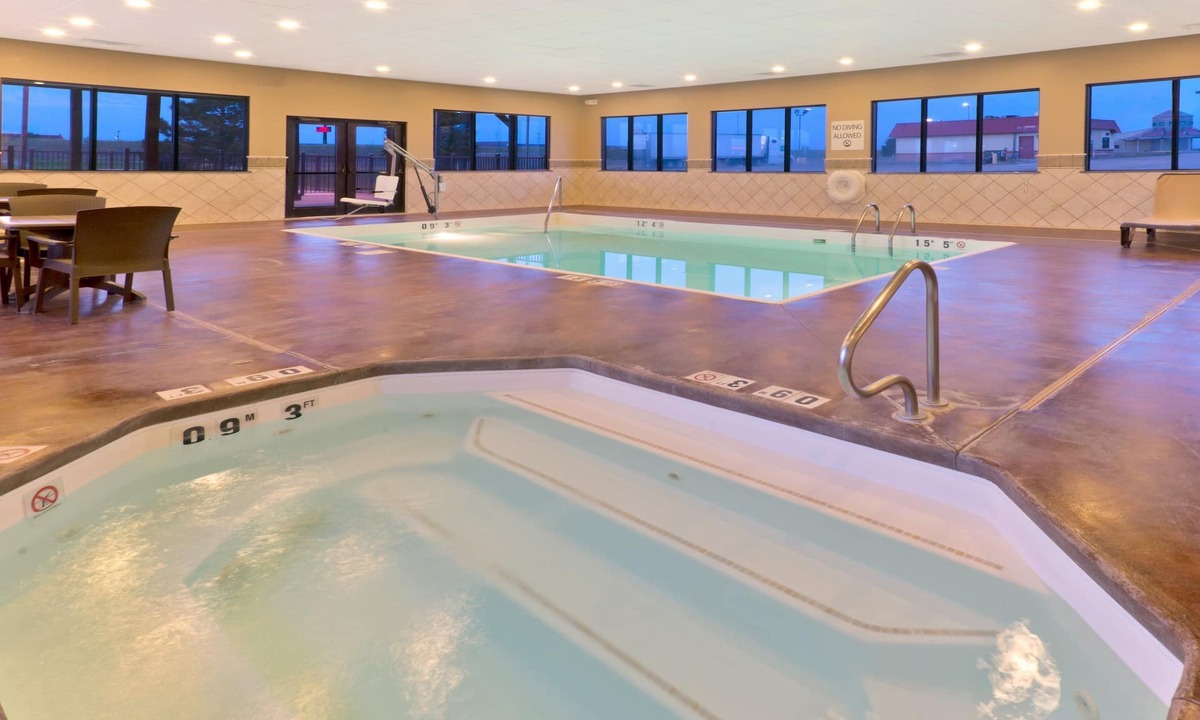 Colby Hotel | Holiday Inn Express Hotel & Suites Colby by IHG
