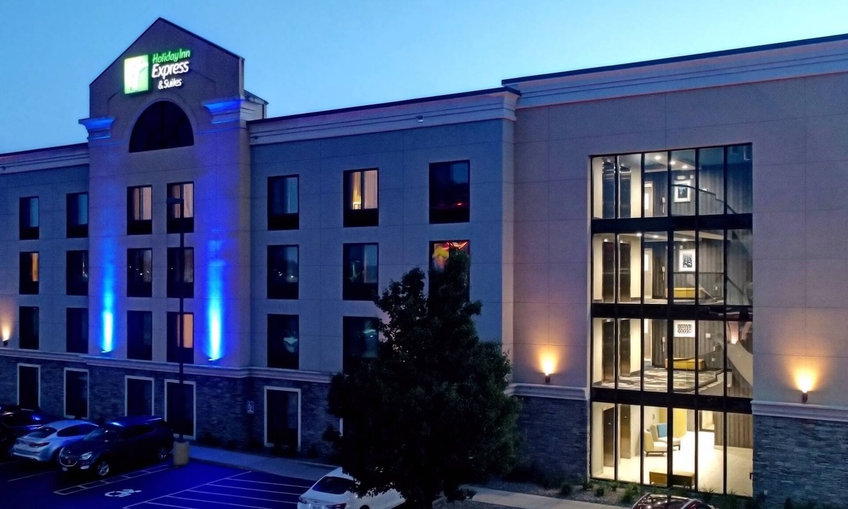 Batavia Hotel | Holiday Inn Express Hotel & Suites Batavia - Darien Lake by IHG