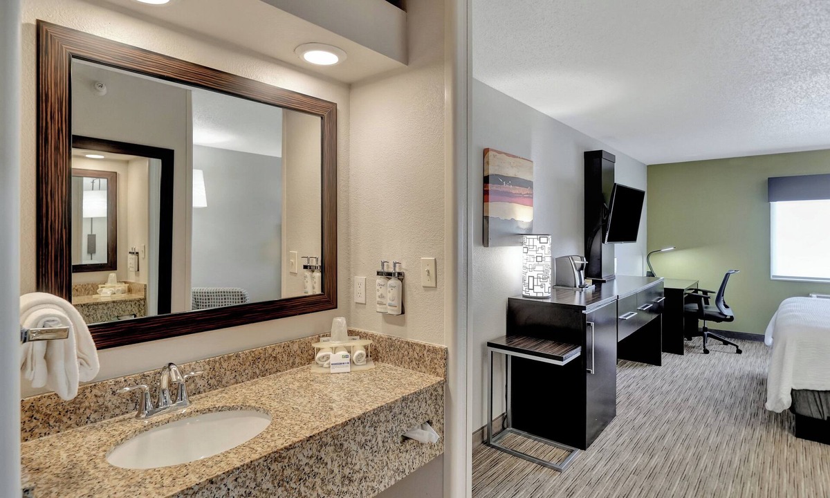 Beatrice Hotel | Holiday Inn Express Hotel & Suites Beatrice by IHG