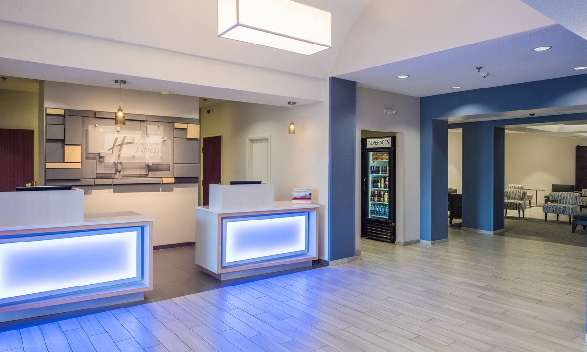 Burlington Hotel | Holiday Inn Express Hotel & Suites Burlington by IHG